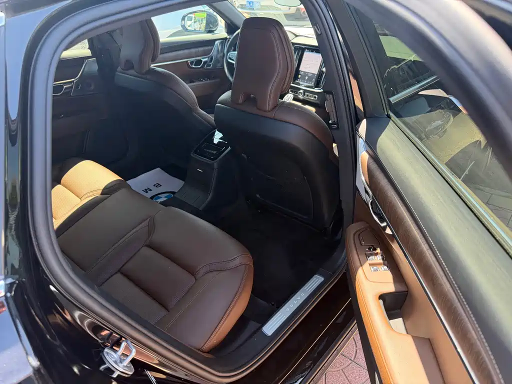 Volvo S90 2025 Luxury