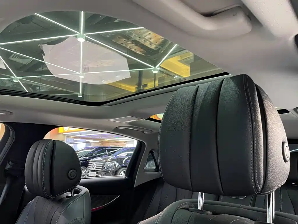 Mercedes-Benz E-Class — миниатюра 8