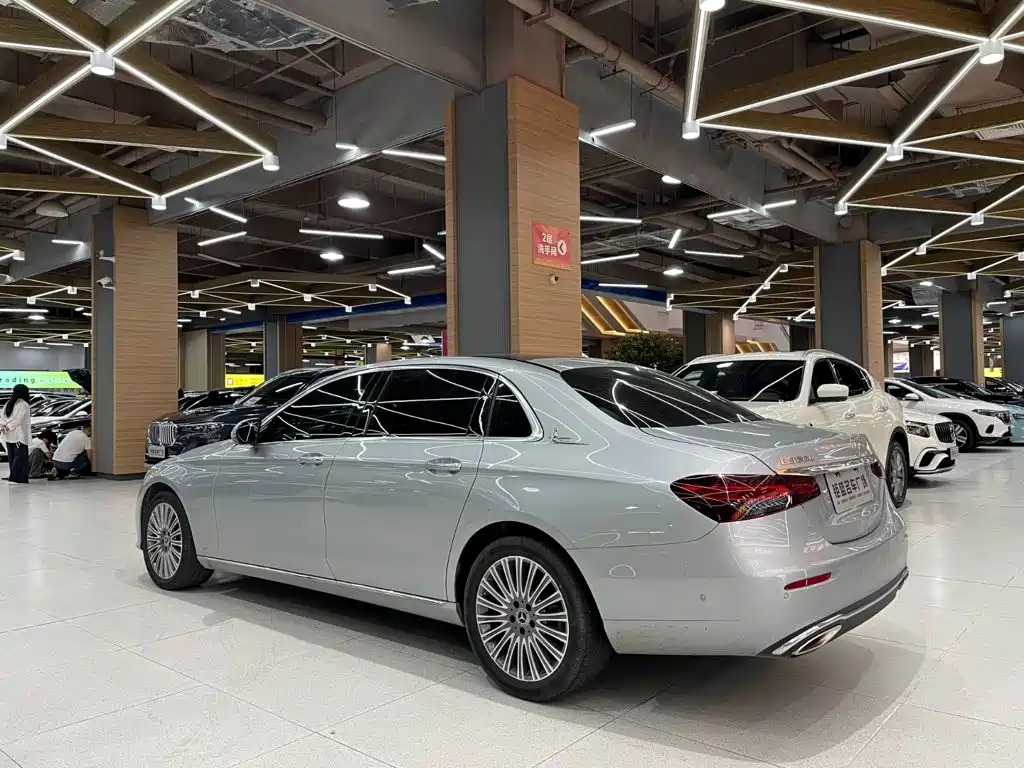 Mercedes-Benz E-Class — миниатюра 12