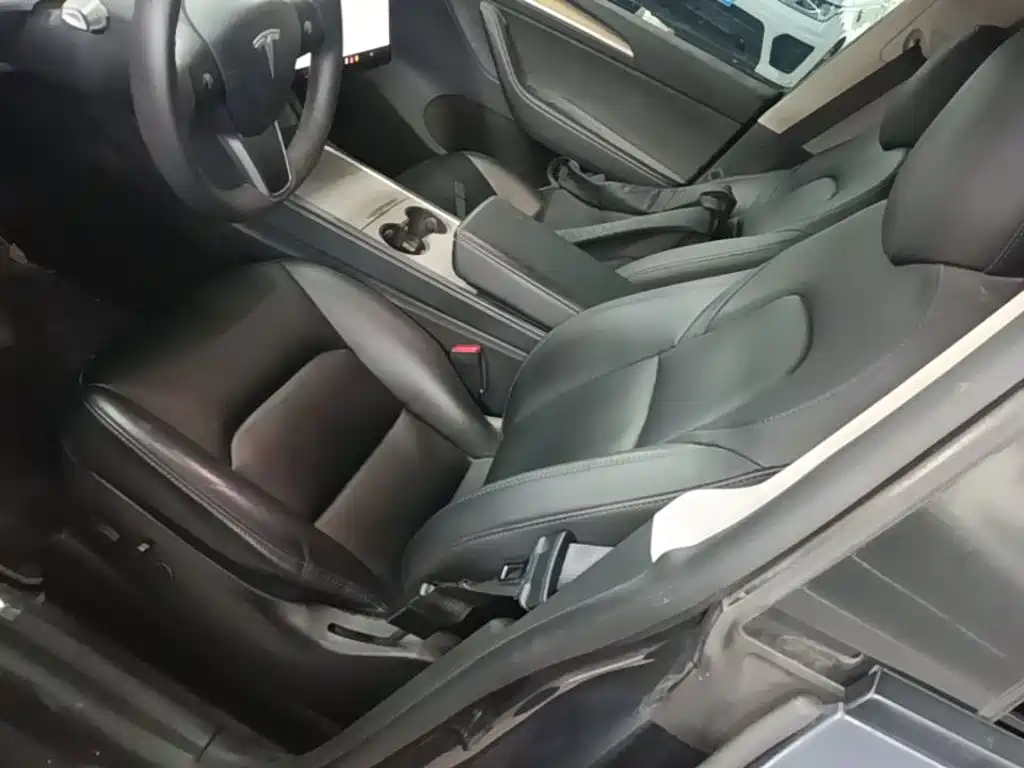 Tesla Model Y — миниатюра 14