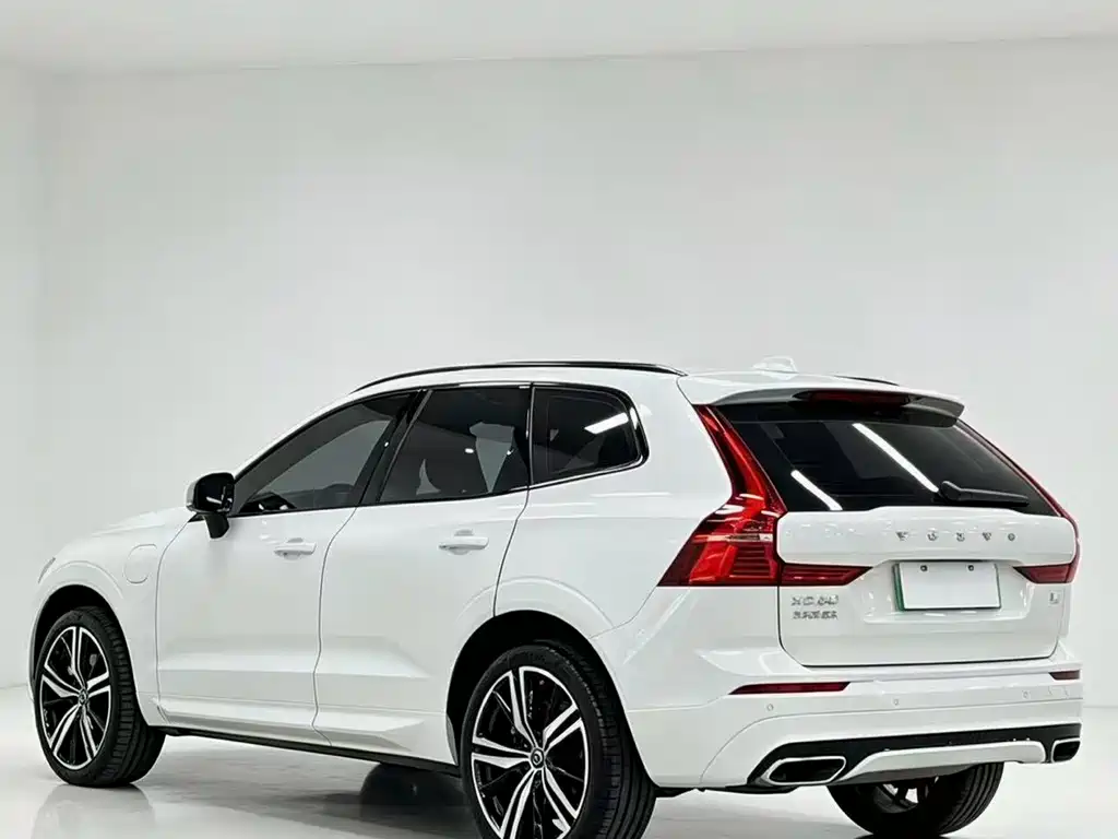 Volvo XC60 PHEV — миниатюра 3