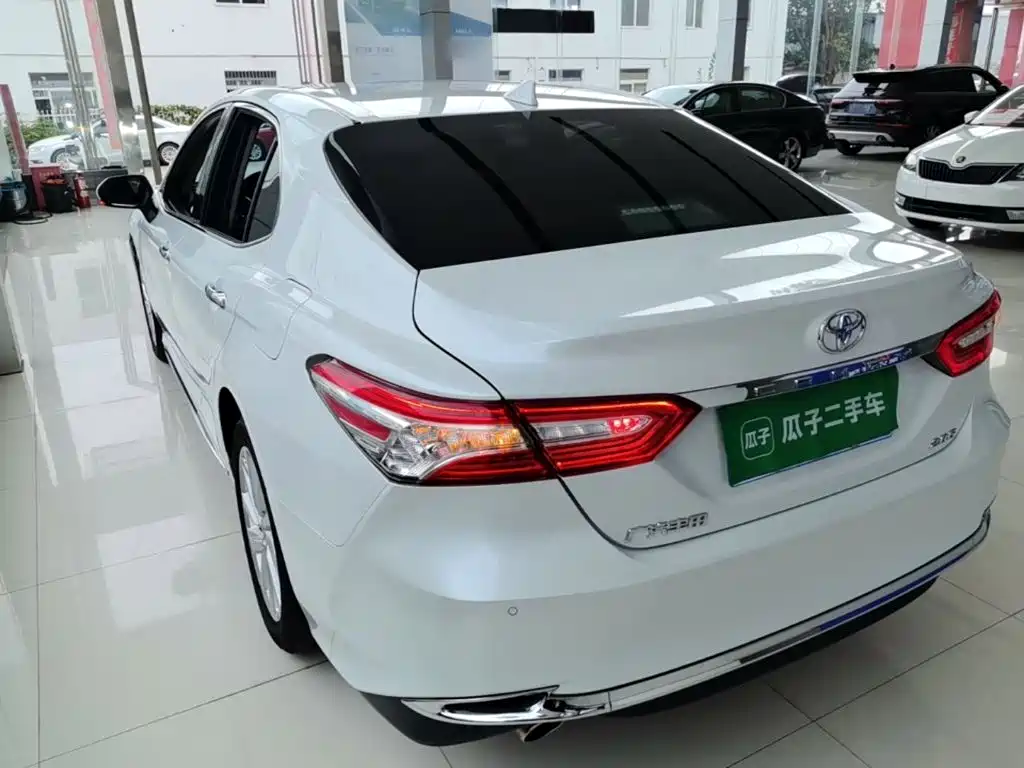 Toyota Camry — миниатюра 5
