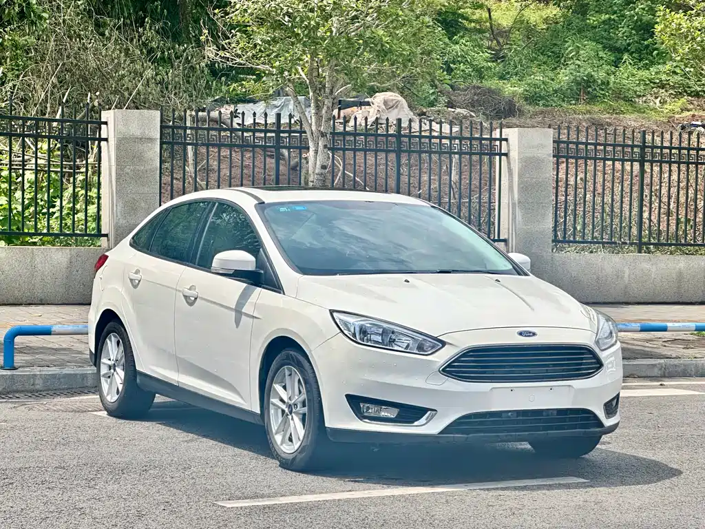 Ford Focus 2015 1.6L MT