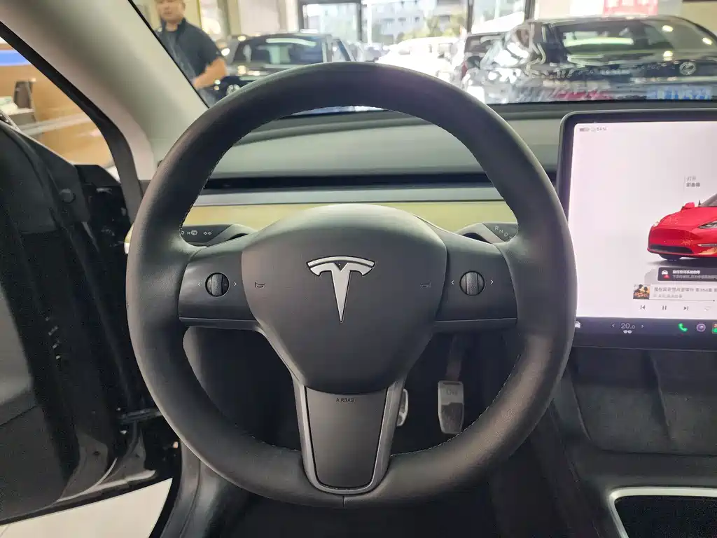 Tesla Model Y — миниатюра 17
