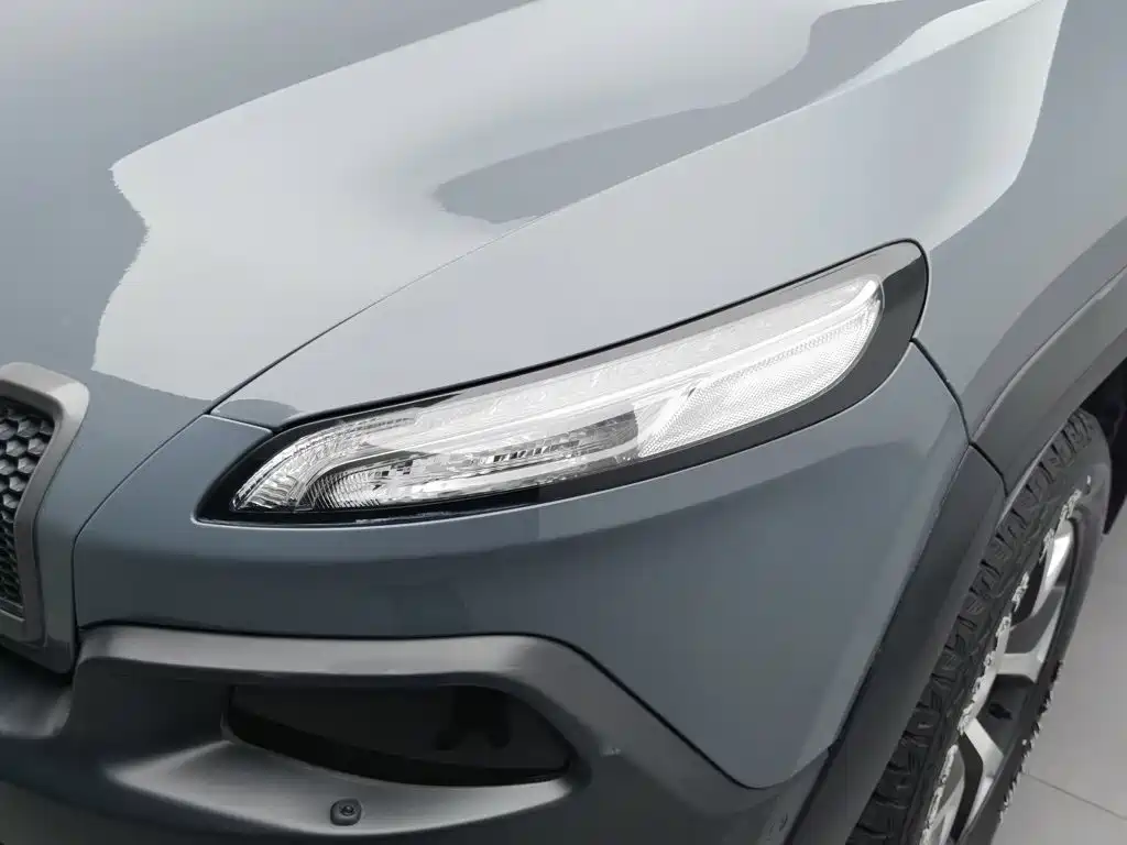 Jeep Cherokee (Import) — миниатюра 7