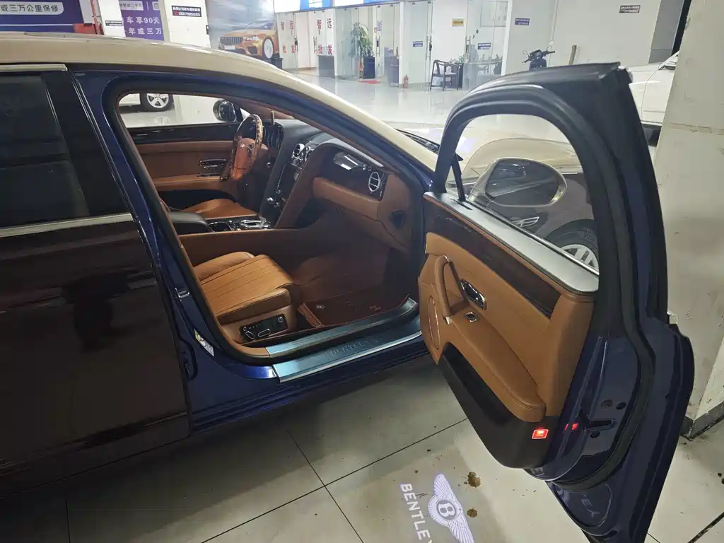 Bentley Flying Spur — миниатюра 2