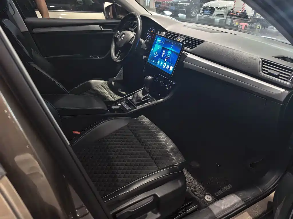 Skoda Superb — миниатюра 14