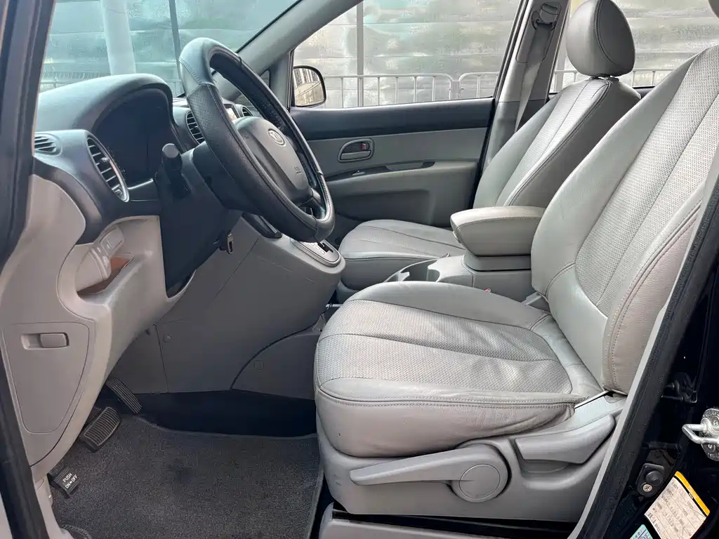 Kia Carens — миниатюра 9