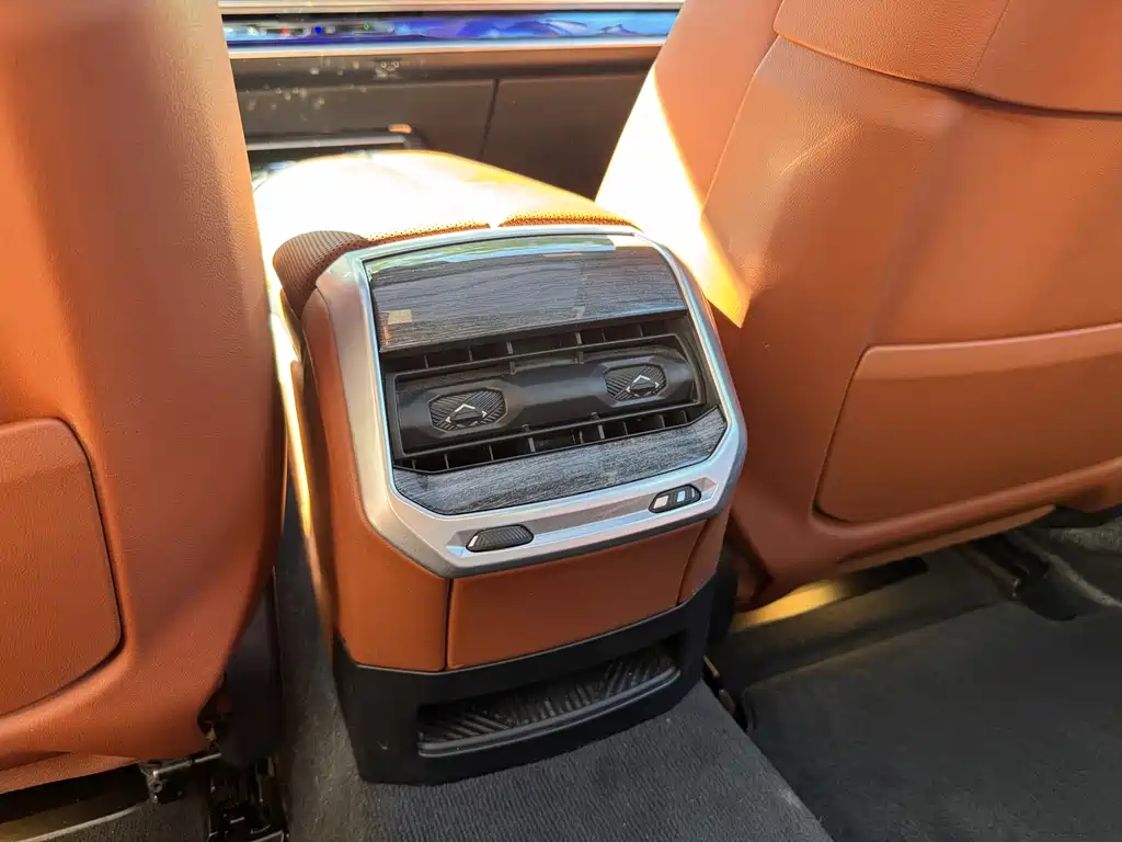 BMW i7 — миниатюра 20
