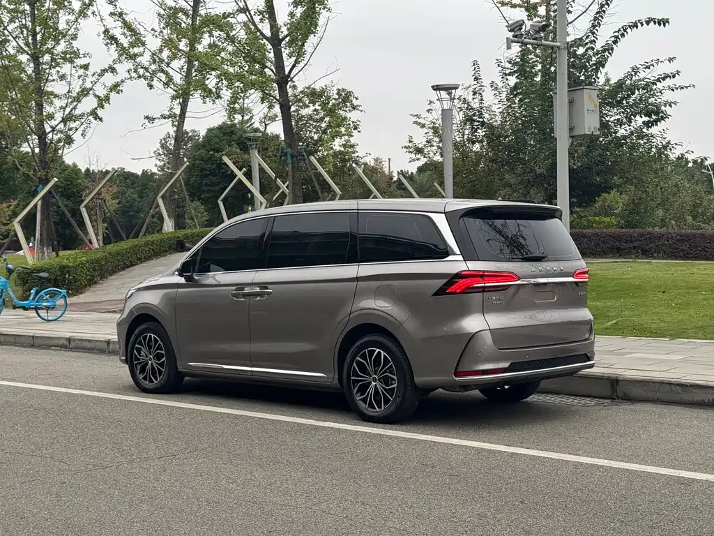 Roewe iMAX8 New Energy — миниатюра 7