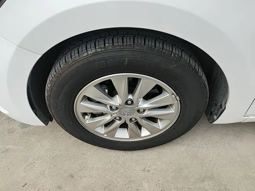 Hyundai Elantra — миниатюра 23