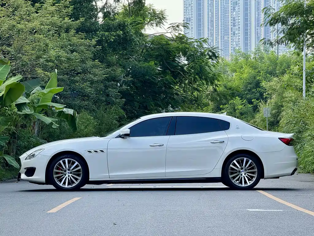 Maserati Quattroporte — миниатюра 16