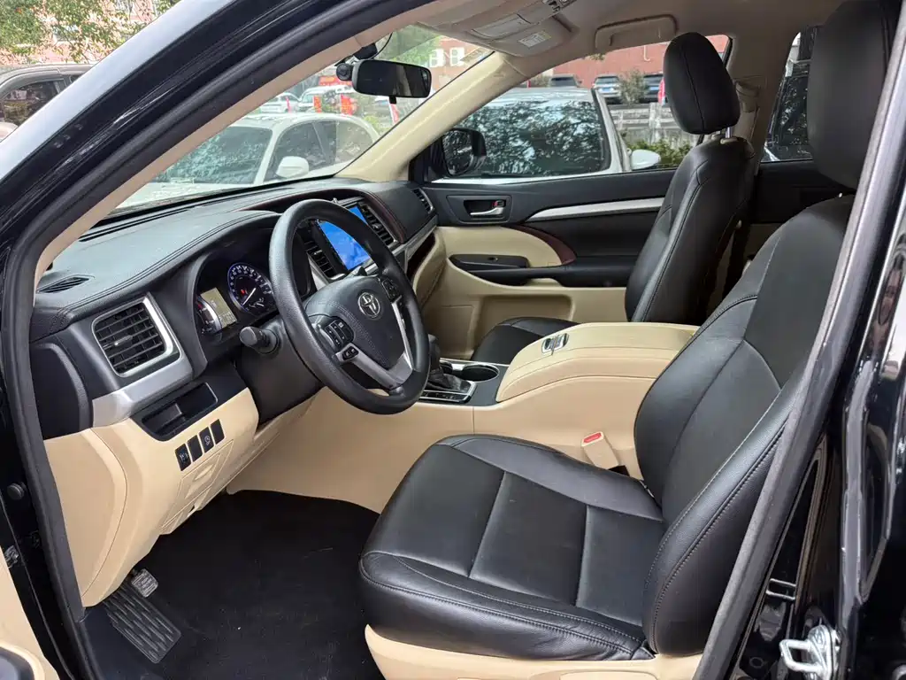Toyota Highlander 2015 2.0T Elite 5 мест