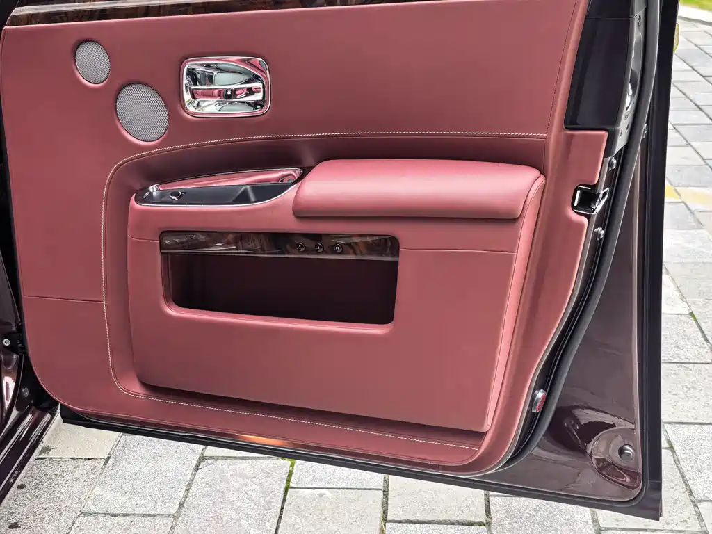 Rolls-Royce Ghost — миниатюра 33