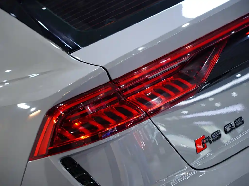 Audi RS Q8 — миниатюра 8