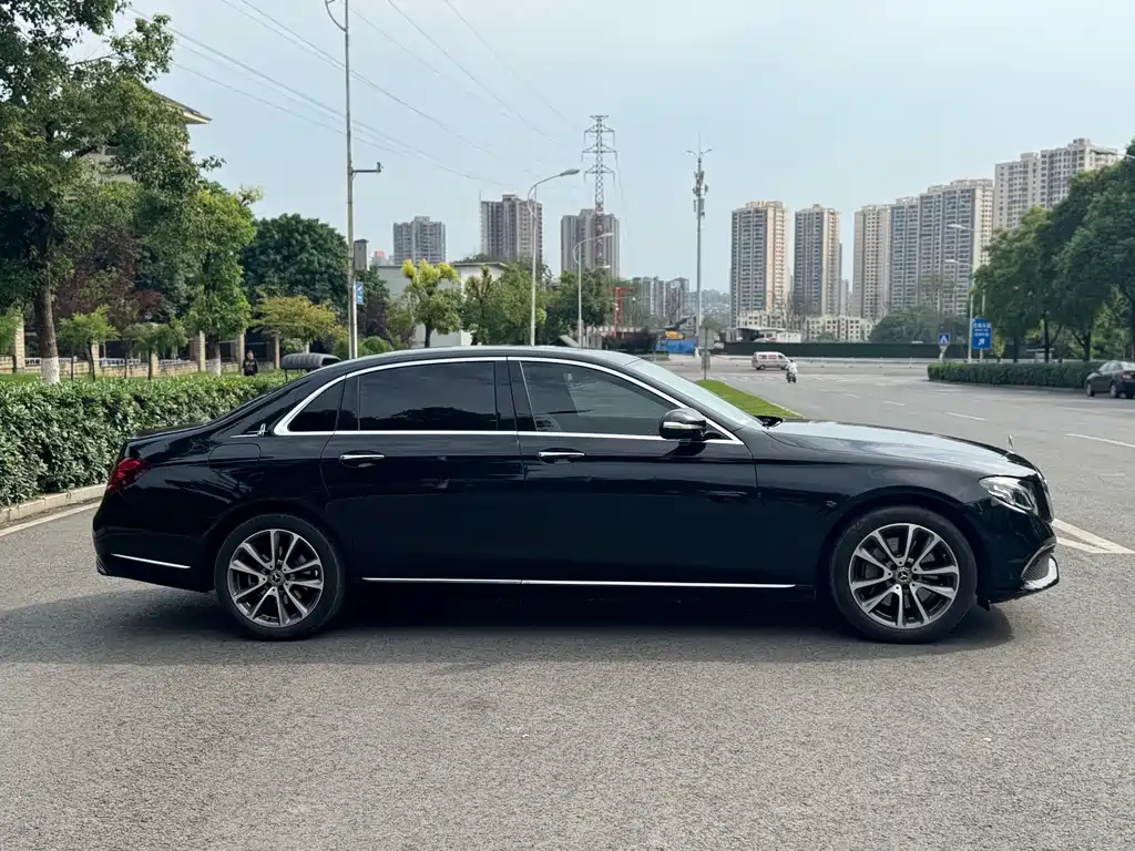 MERCEDES-BENZ E CLASS