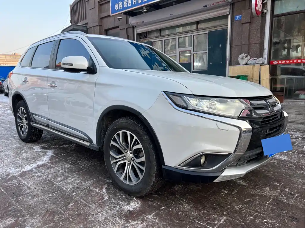 MITSUBISHI OUTLANDER