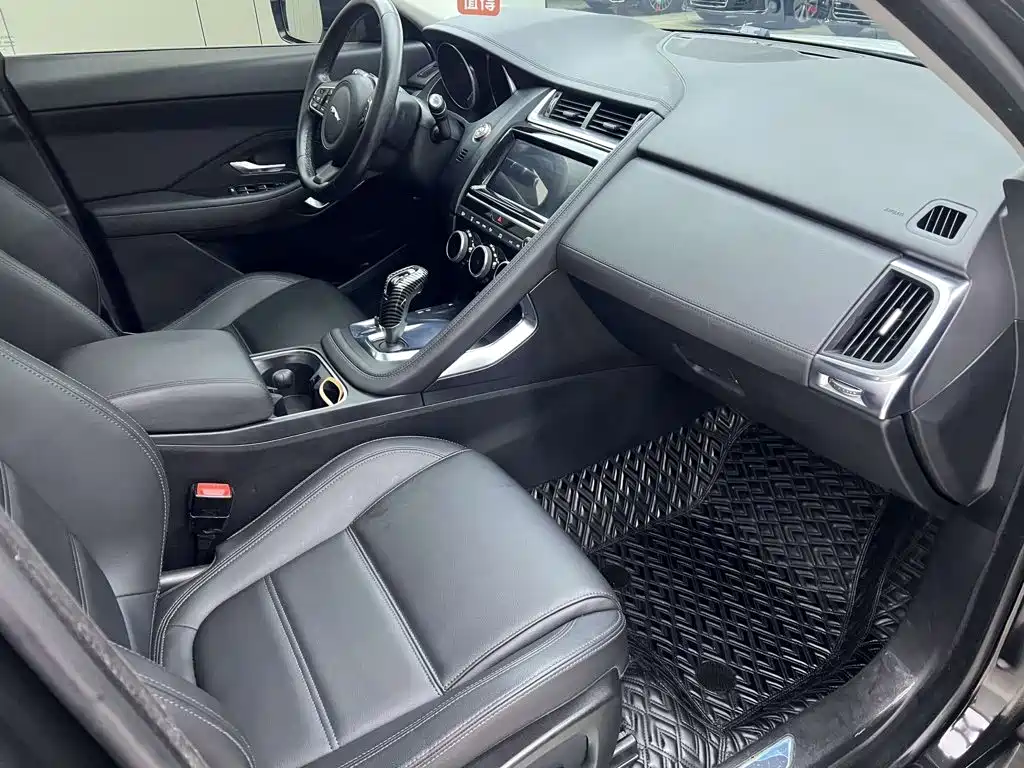 Jaguar E-PACE — миниатюра 6