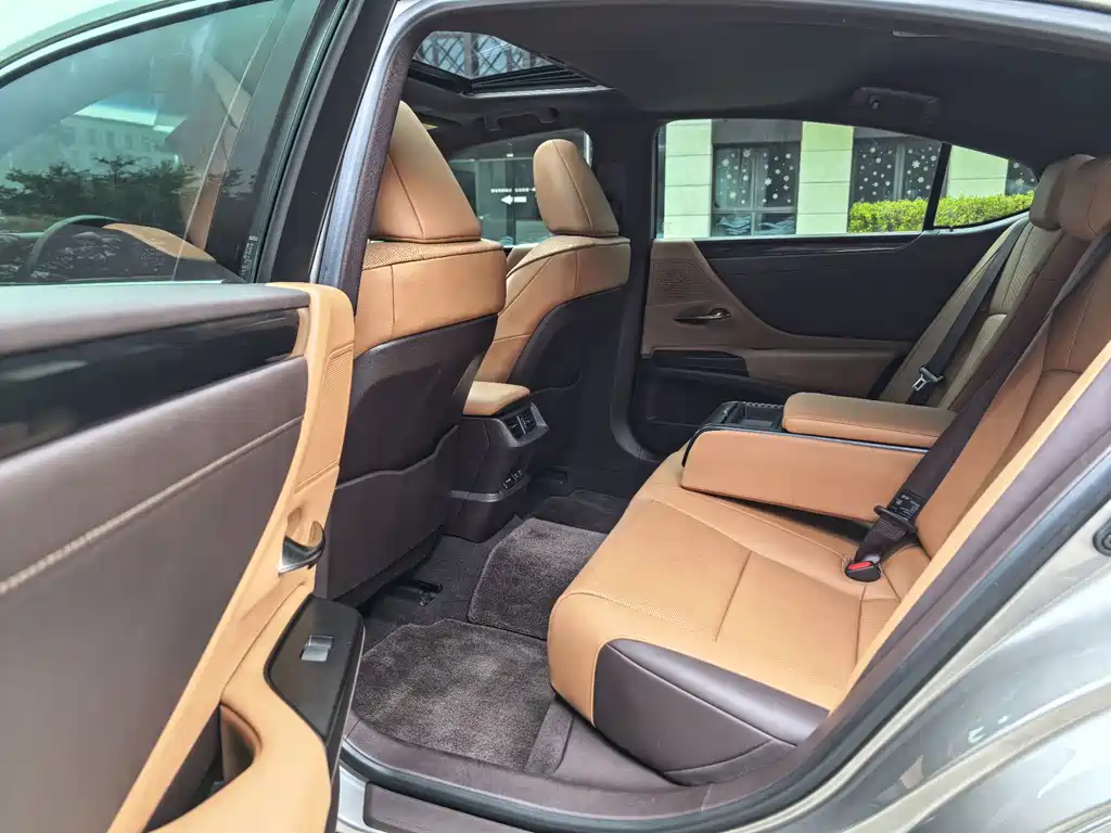 Lexus ES — миниатюра 10