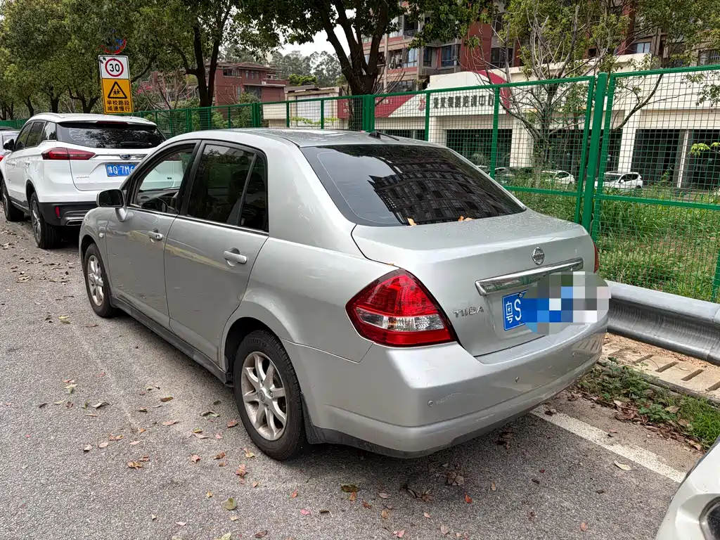 Nissan Tiida 2006 1.6JE AT