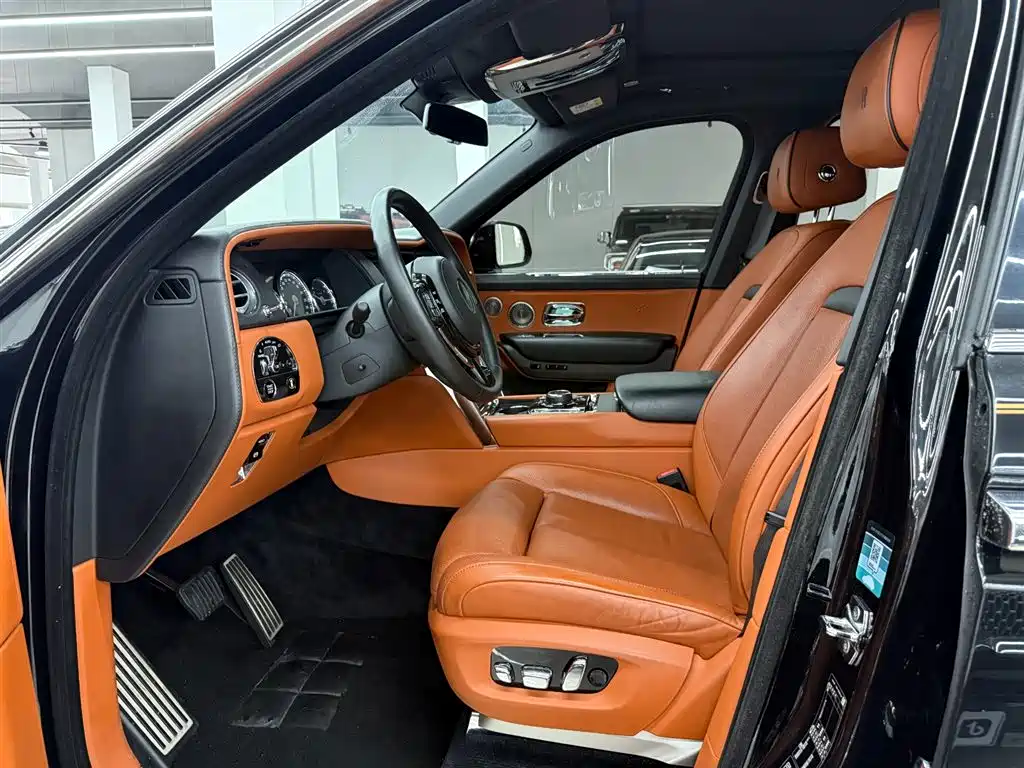 Rolls-Royce Cullinan 2018 мест