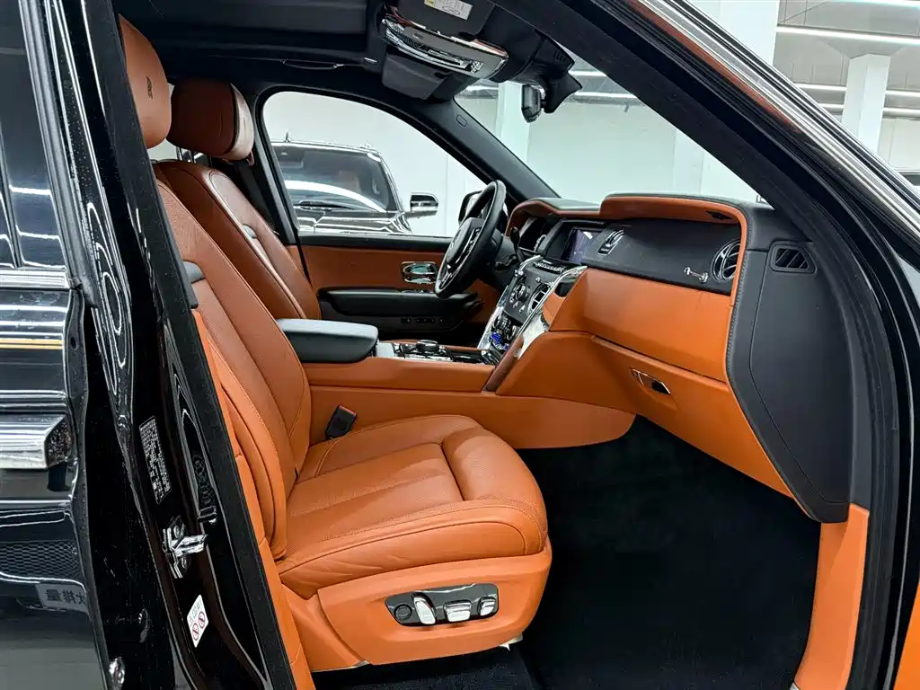 Rolls-Royce Cullinan 2018 мест