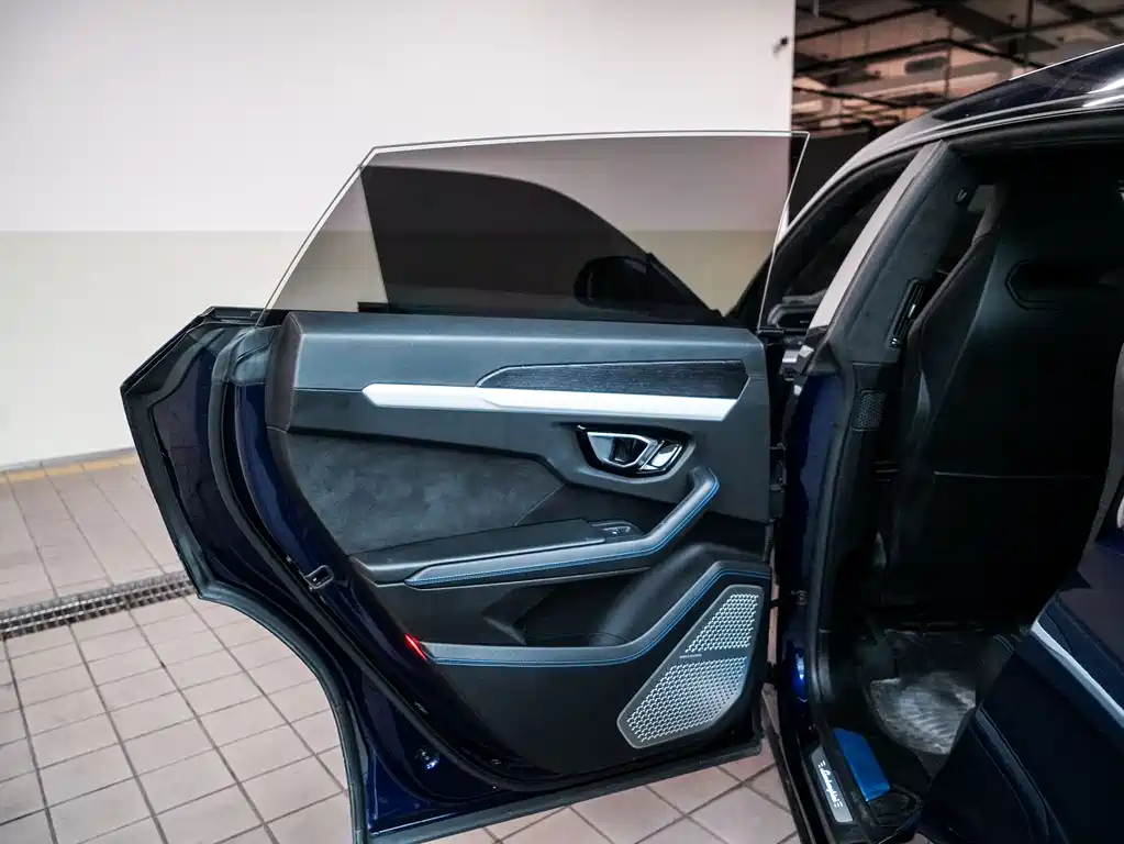 Lamborghini Urus - фото 13