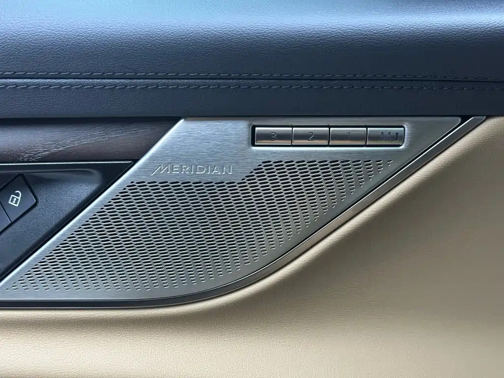 Jaguar XFL — миниатюра 7