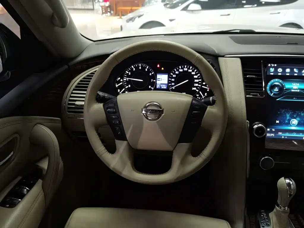 Nissan Patrol — миниатюра 5