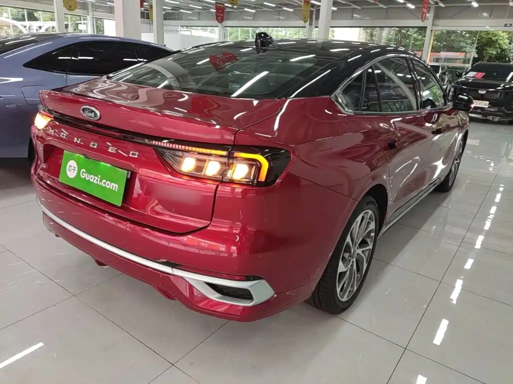 Ford Mondeo 2025 2.0T EcoBoost