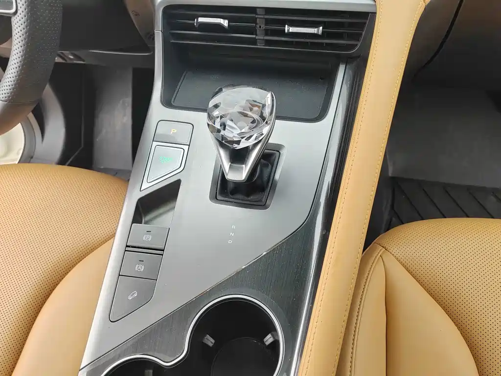Roewe RX5 New Energy — миниатюра 12
