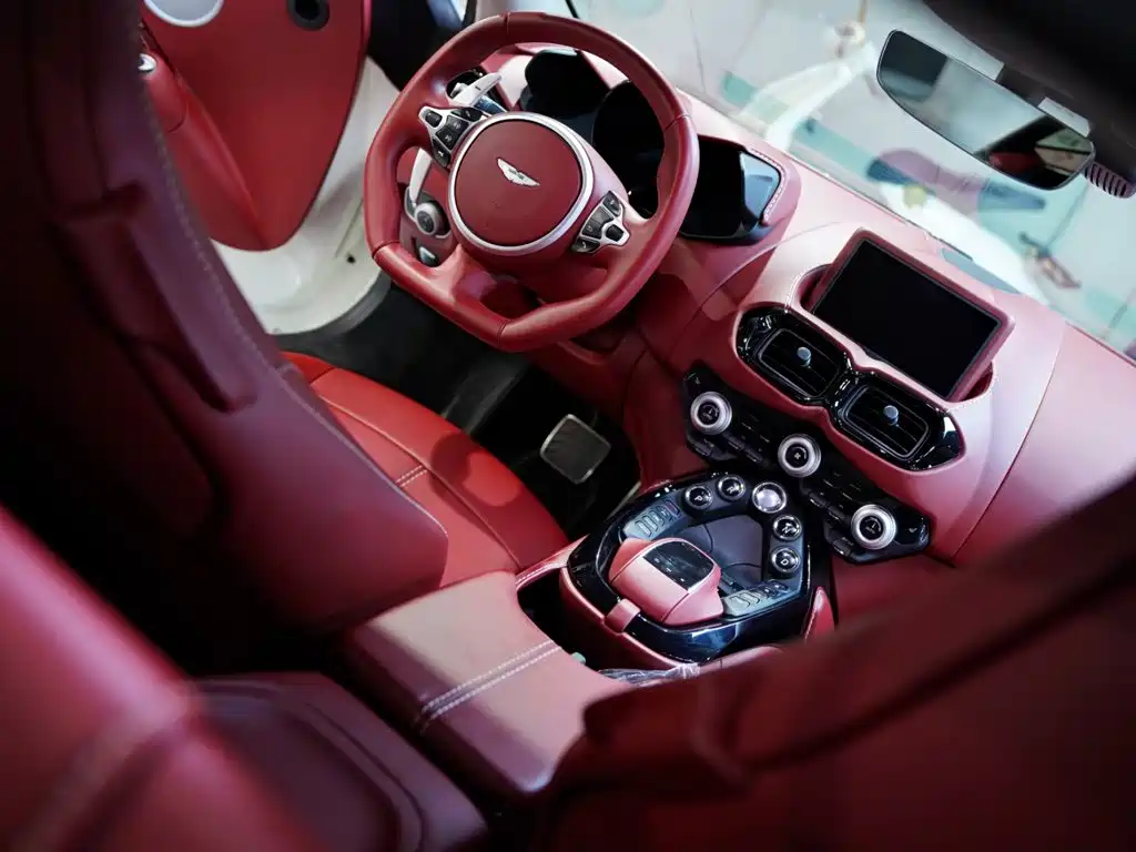 Aston Martin V8 Vantage — миниатюра 53
