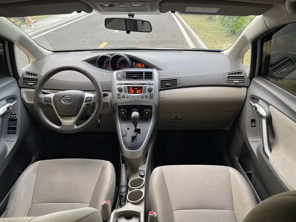 Toyota Verso — миниатюра 8