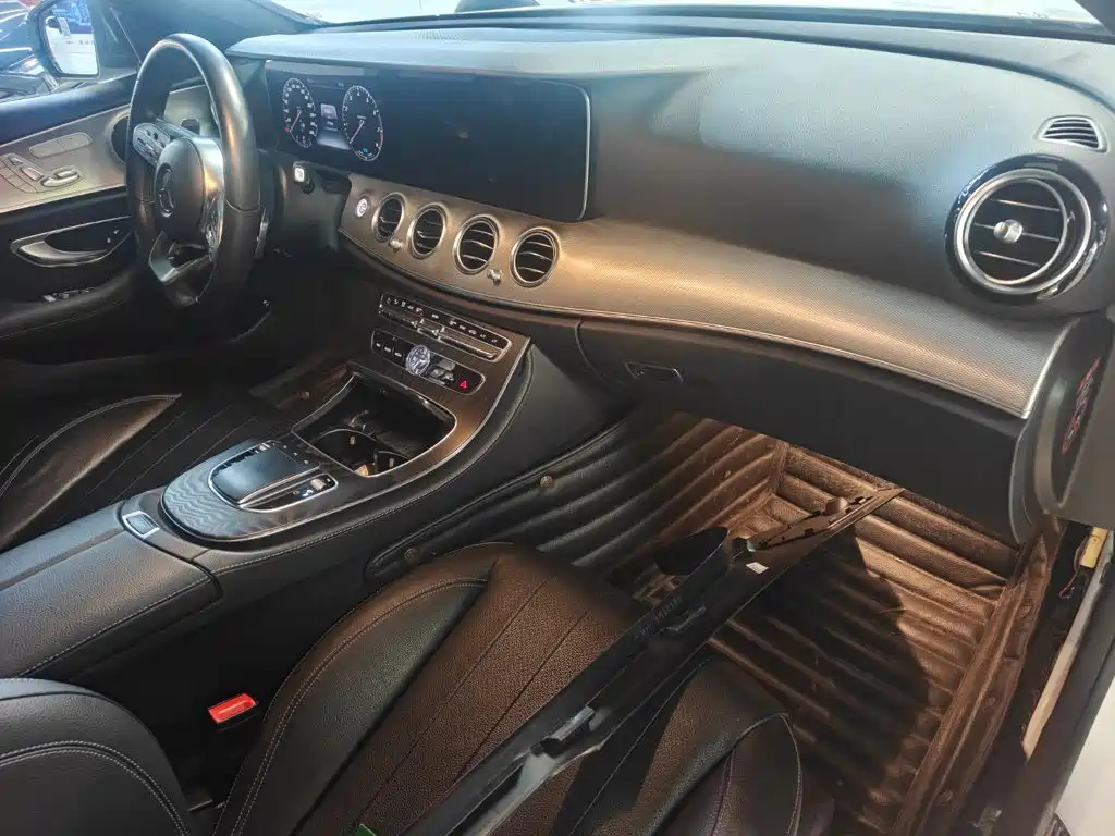 Mercedes-Benz E-Class (Import) — миниатюра 11