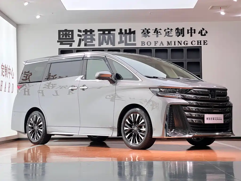 Toyota Alphard — миниатюра 3