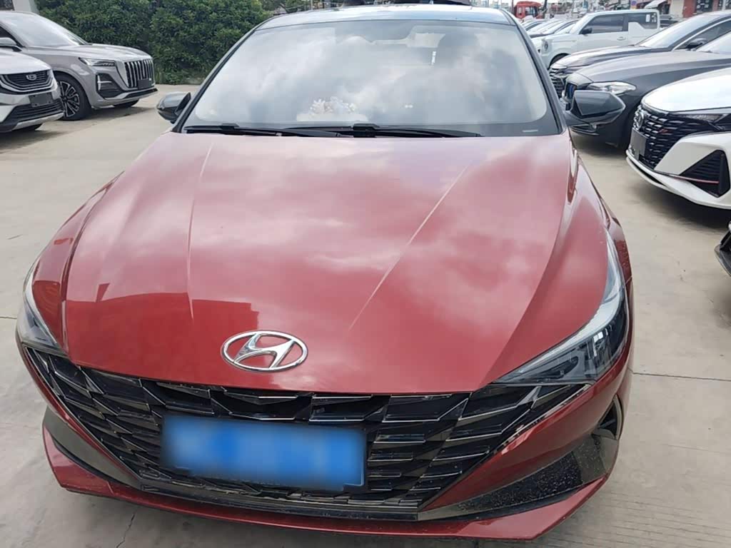 Hyundai Elantra 1.5 л 2022 г. красный/фиолетовый, пробег 38500 км