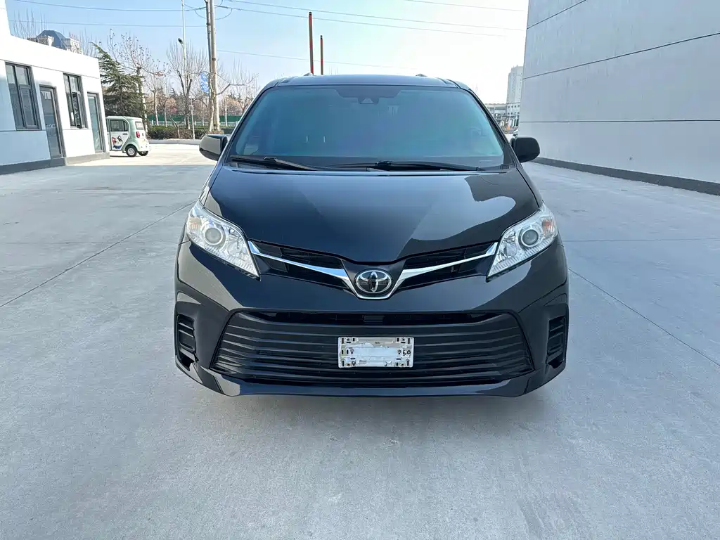 TOYOTA SIENNA