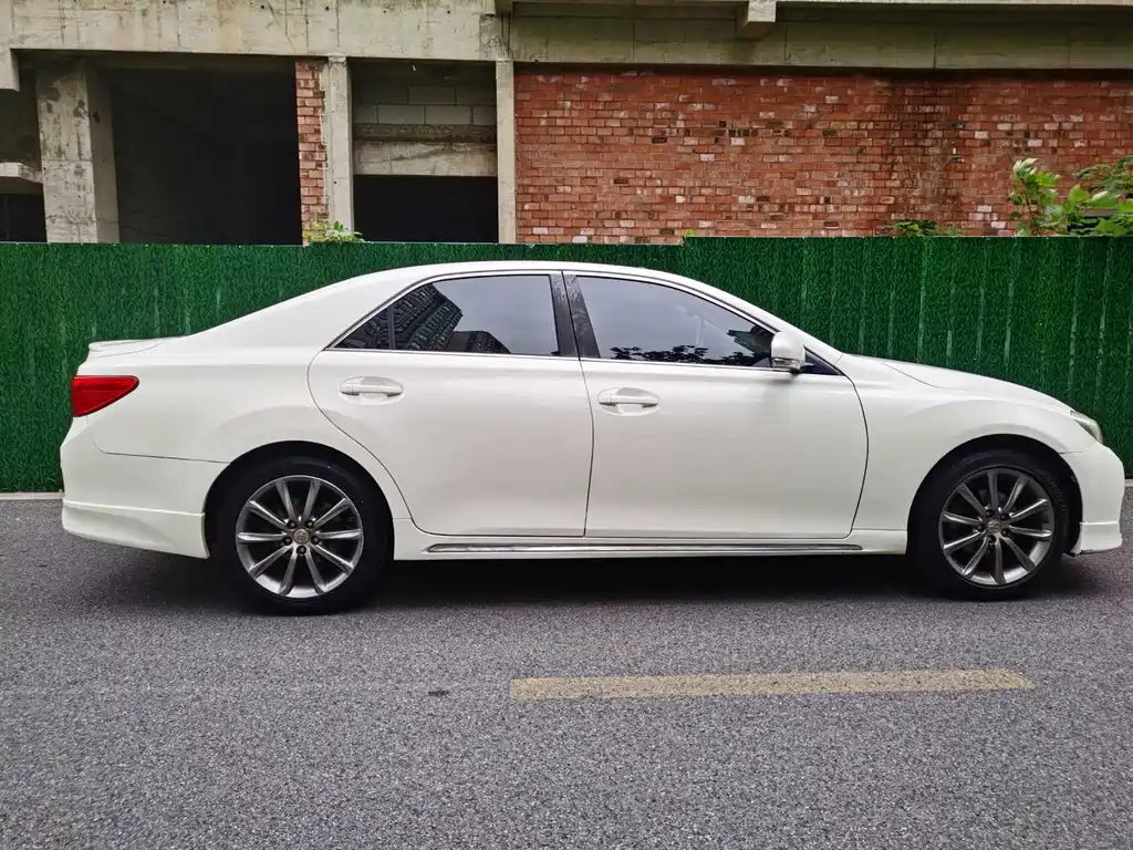 Toyota Reiz — миниатюра 8