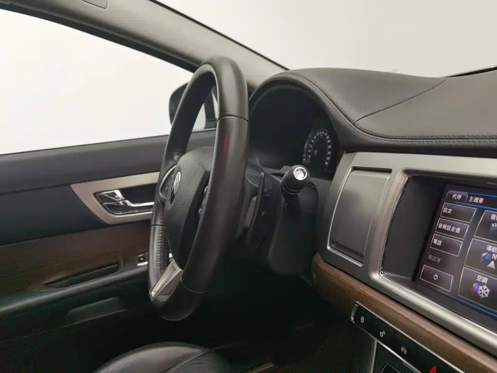 Jaguar XF — миниатюра 22
