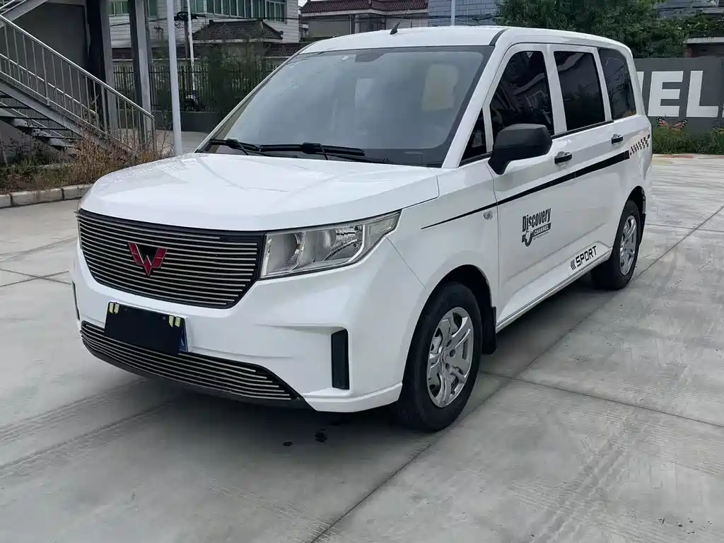 Wuling Hongguang PLUS