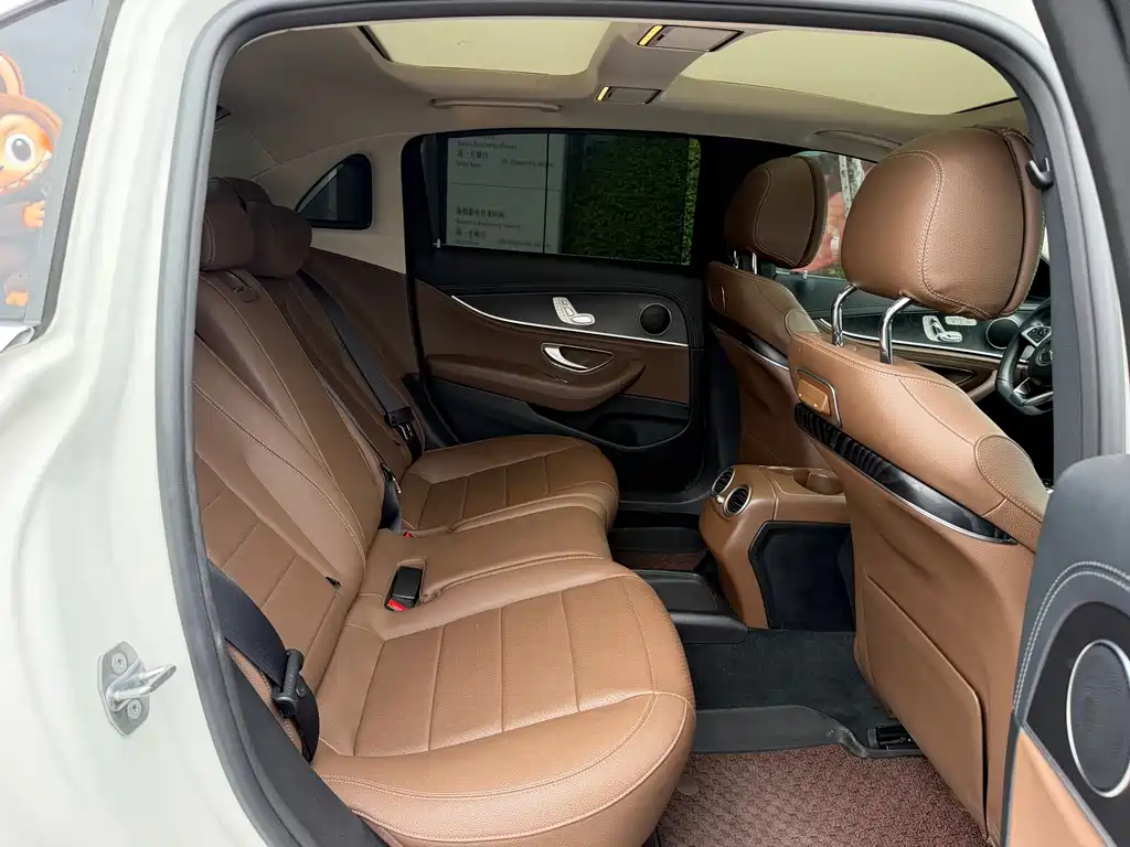 Mercedes-Benz E-Class — миниатюра 16