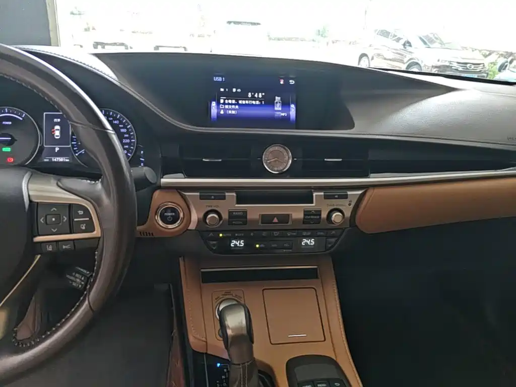 Lexus ES — миниатюра 13