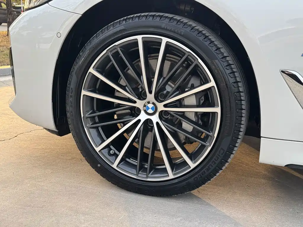 BMW 5 Series 2023 — фото 15