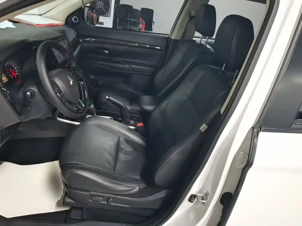 Mitsubishi Outlander — миниатюра 15