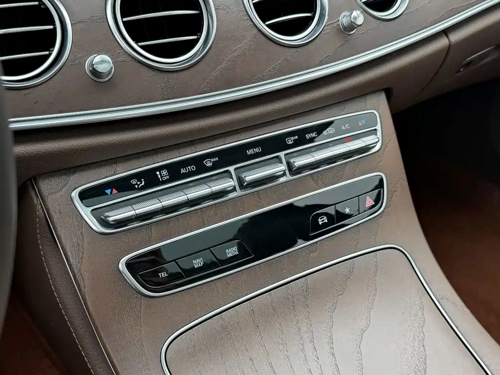Mercedes-Benz E-Class — миниатюра 8