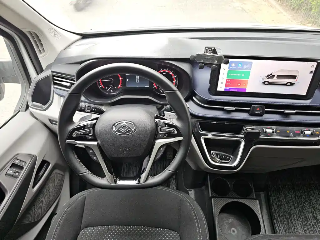 Maxus V90 — миниатюра 12