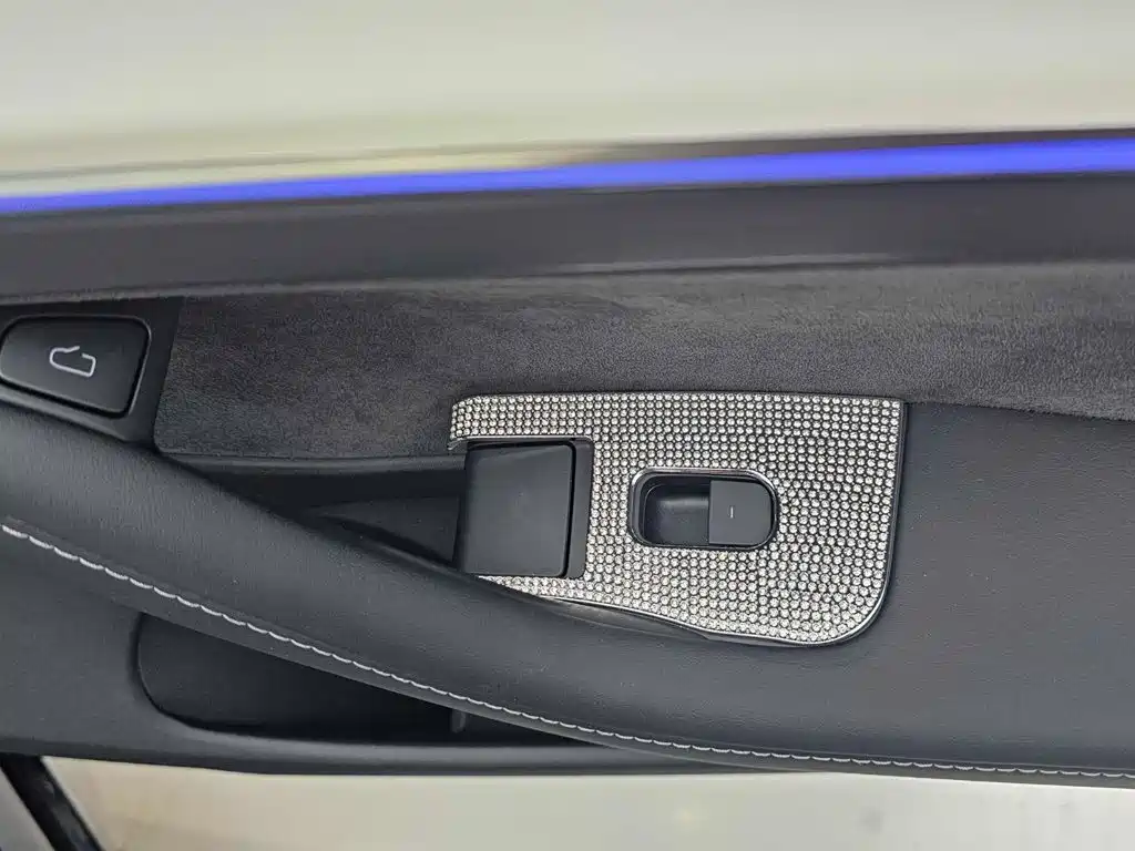 Tesla Model 3 — миниатюра 15