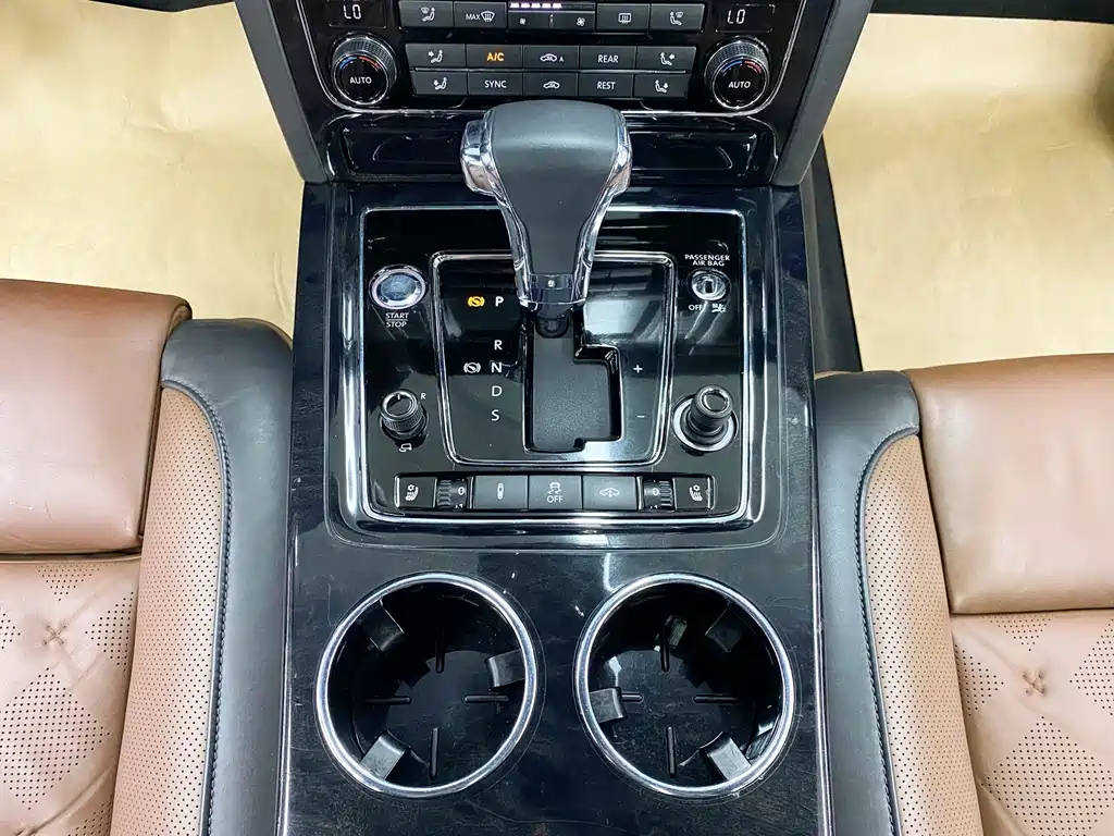 Volkswagen Phaeton — миниатюра 17