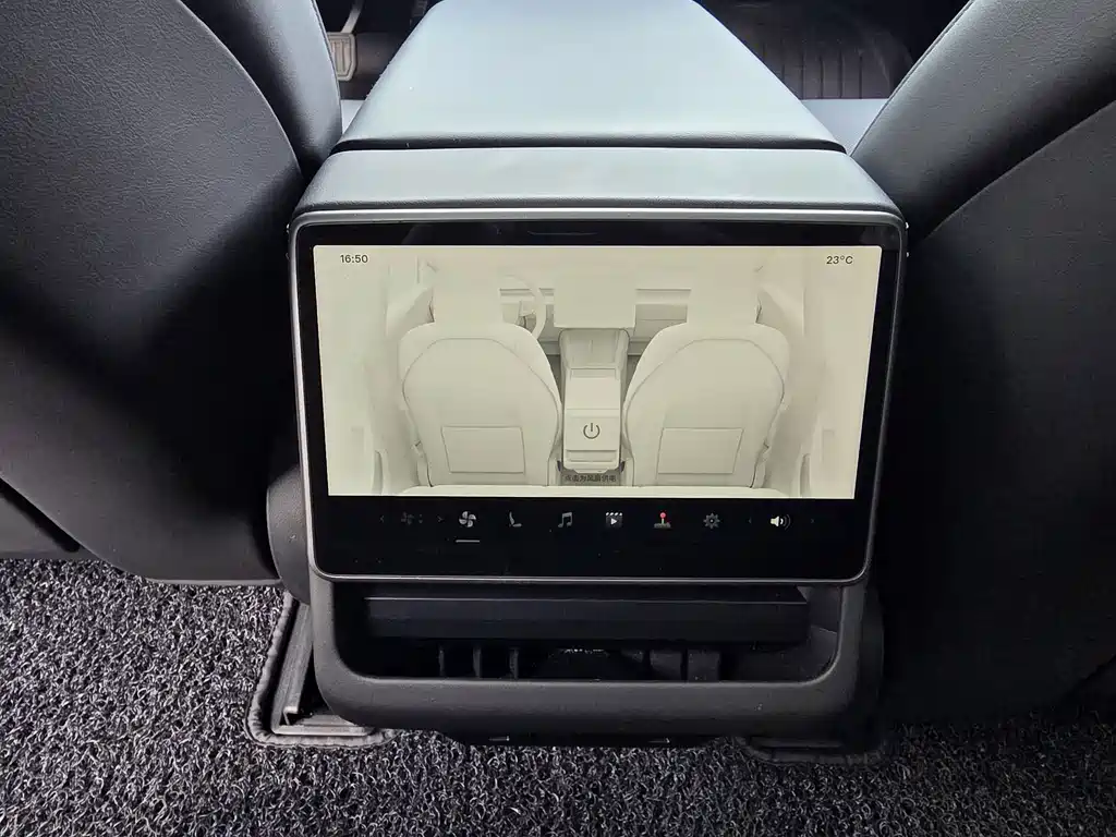 Tesla Model 3 — миниатюра 13