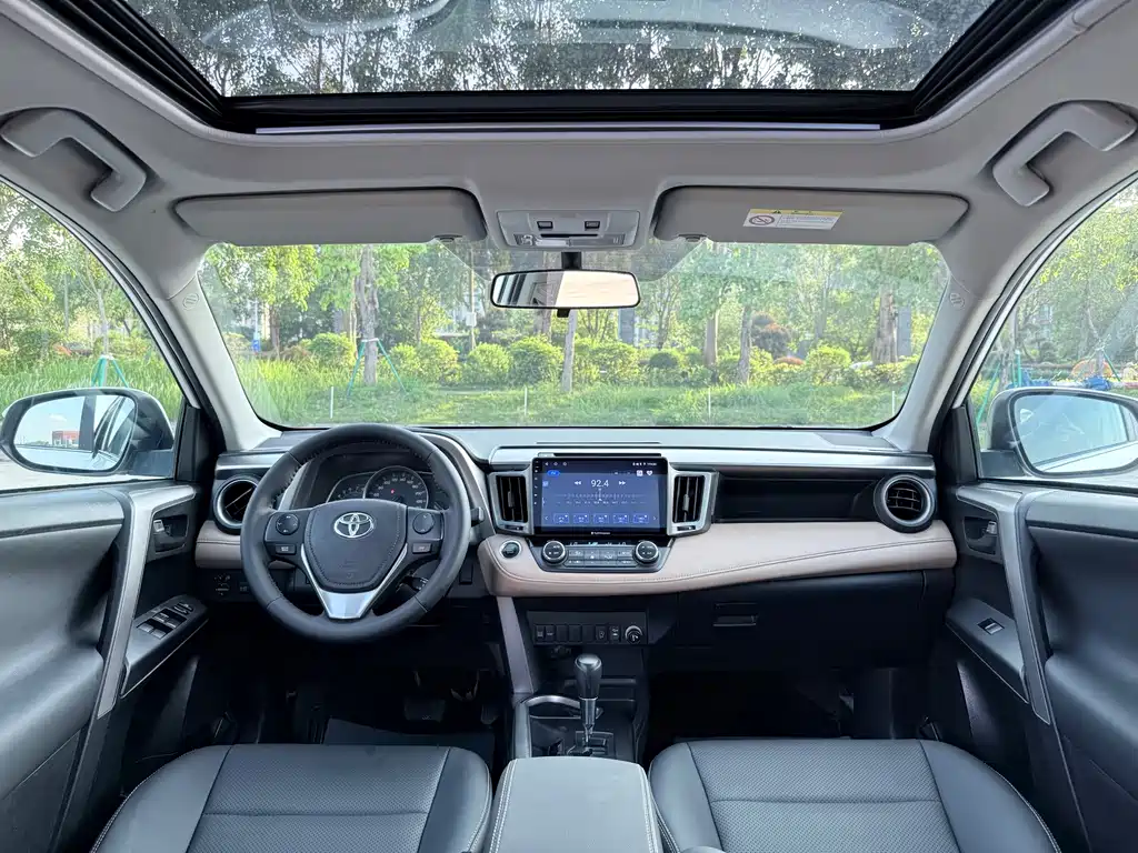 Toyota RAV4 — миниатюра 10